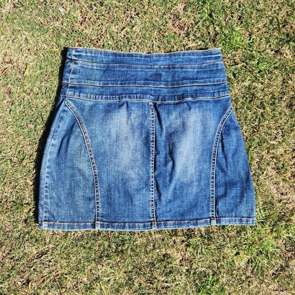 Vintage Y2K Cache Mini Denim Skirt !! - Picture 3 of 4